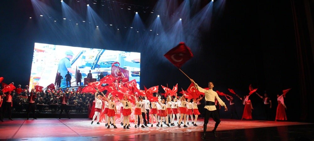 Bir Milletin Sesi Işığın Yolunda 90. Yıl AKM’de Büyüledi
