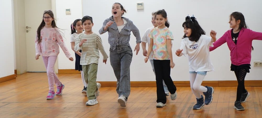 GELENEKSEL 40. ÇOCUK ŞENLİĞİ“ÇIK DIŞARIYA OYNAYALIM” MOTTOSUYLA BAŞLIYOR